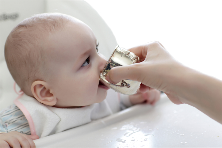 Baby_drinking_water_from_cup