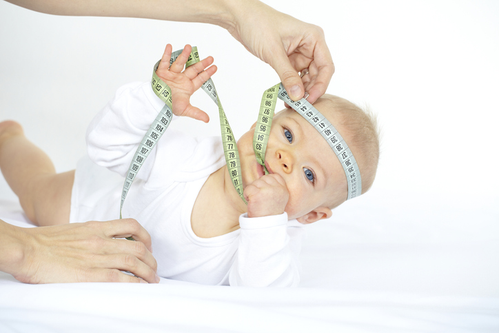 Baby_with_measuring_tape